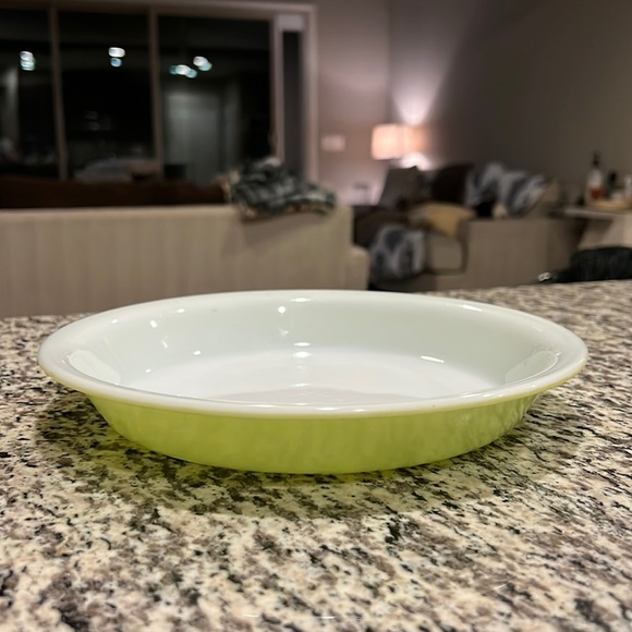 Green Pyrex Pie Dish - Picture 1 of 7